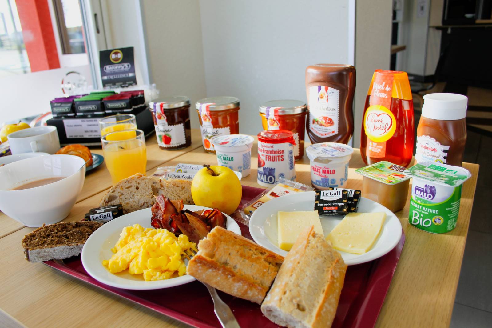 Le choix au petit déjeuner au B&b HOTEL Aix-les-Bains à Grésy-sur-Aix
