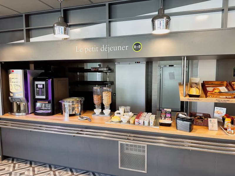 Le buffet de petit-déjeuner du B&B HOTEL Aix-les-Bains à Grésy-sur-Aix