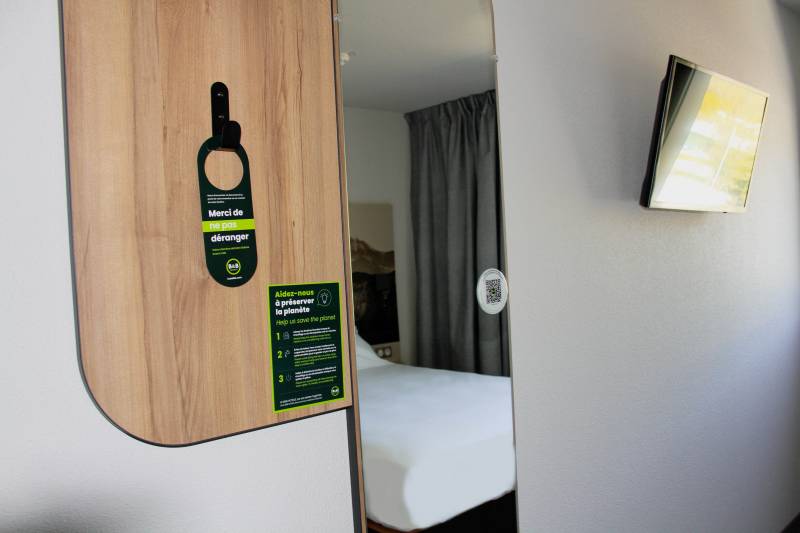 Le miroir dans les chambres de l'hôtel B&B Aix-les-Bains à Grésy-sur-Aix