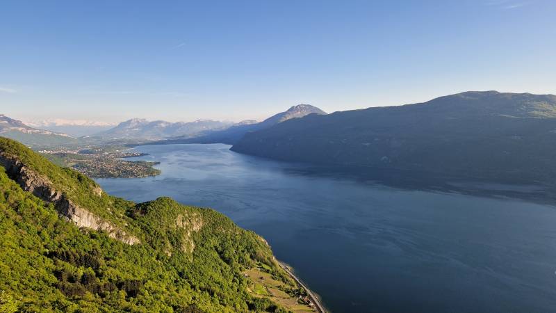Vue panoramique du lac du Bourget du Belvédère de la Chambotte